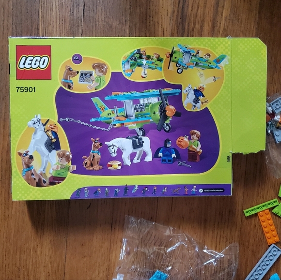 LEGO Scooby-Doo Mystery Plane Set 75901 - Picture 5 of 10